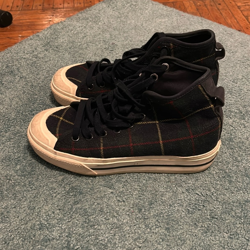 Adidas size 8 women Nizza sneakers tartan